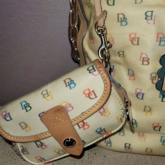 2-PIECE DOONEY & BOURKE VINTAGE Y2K RAINBOW BUCKET BAG & MATCHING WRISTLET - Picture 10 of 16